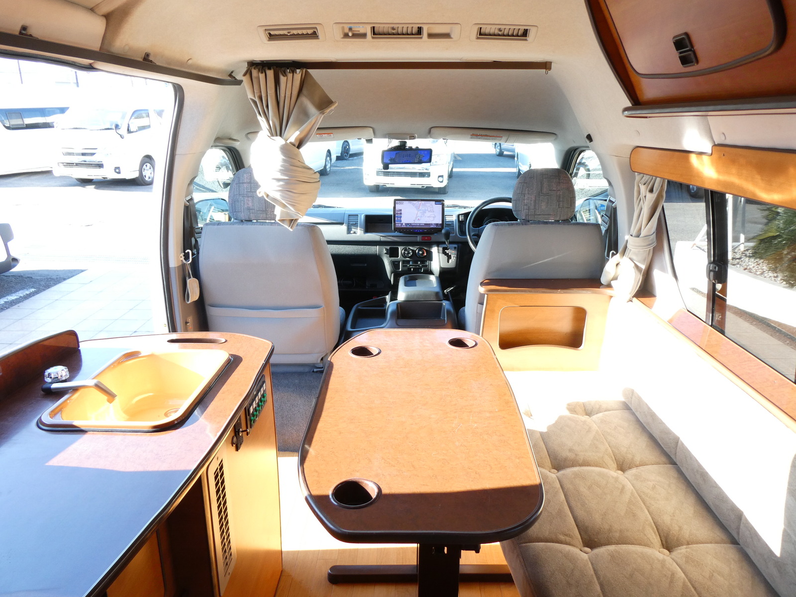 キャンピングカー バンコン RVﾋﾞｯｸﾌｯﾄ　ｲﾚｰﾈ　ﾏｯｸｽﾌｧﾝ　ｵｰﾆﾝｸﾞ