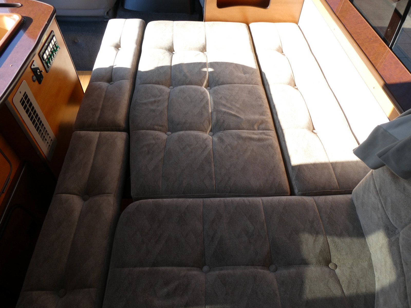 キャンピングカー バンコン RVﾋﾞｯｸﾌｯﾄ　ｲﾚｰﾈ　ﾏｯｸｽﾌｧﾝ　ｵｰﾆﾝｸﾞ