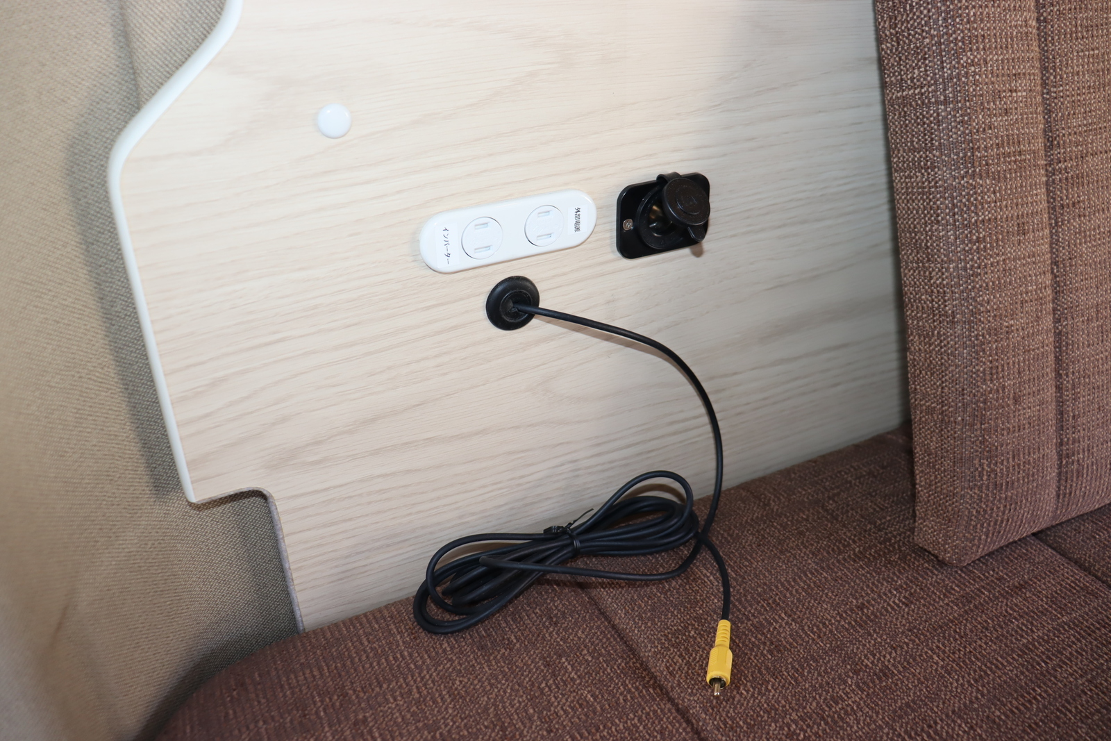 キャンピングカー バンコン ﾊｲｴｰｽ ｸﾗﾌﾄﾎﾞｯｸｽ製  1500Wｲﾝﾊﾞｰﾀｰ