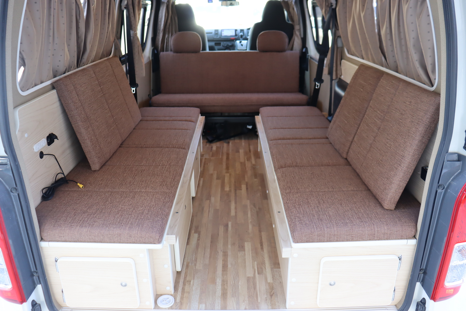 キャンピングカー バンコン ﾊｲｴｰｽ ｸﾗﾌﾄﾎﾞｯｸｽ製  1500Wｲﾝﾊﾞｰﾀｰ