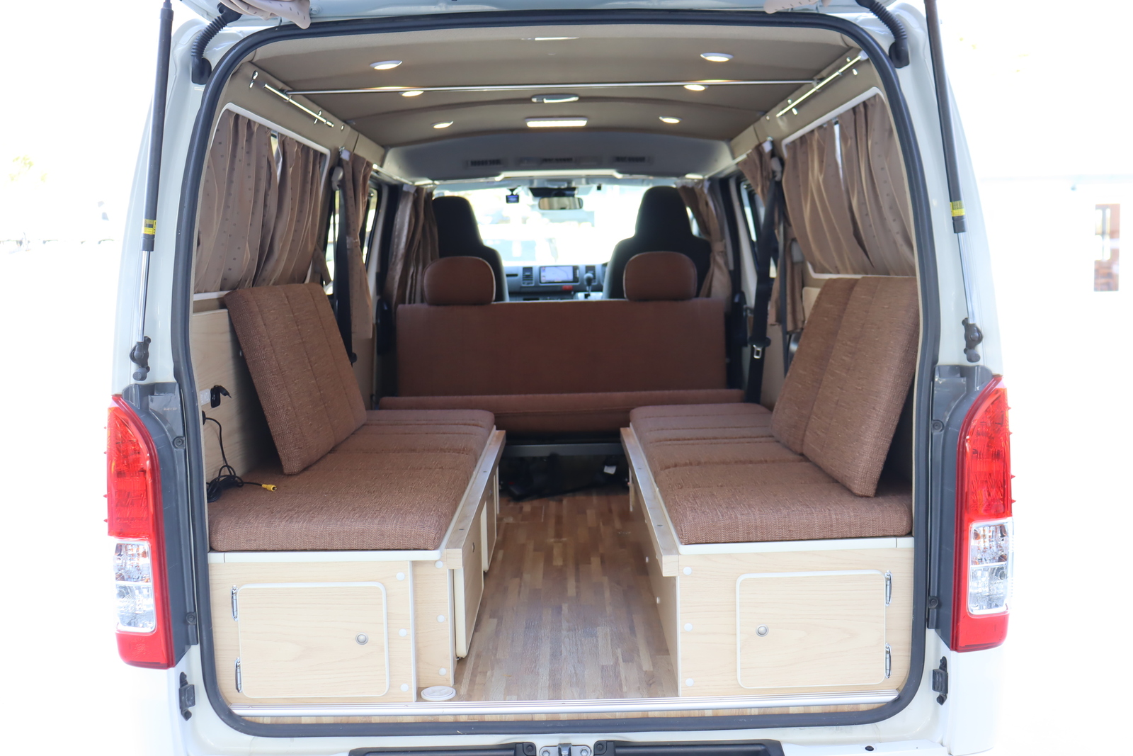 キャンピングカー バンコン ﾊｲｴｰｽ ｸﾗﾌﾄﾎﾞｯｸｽ製  1500Wｲﾝﾊﾞｰﾀｰ