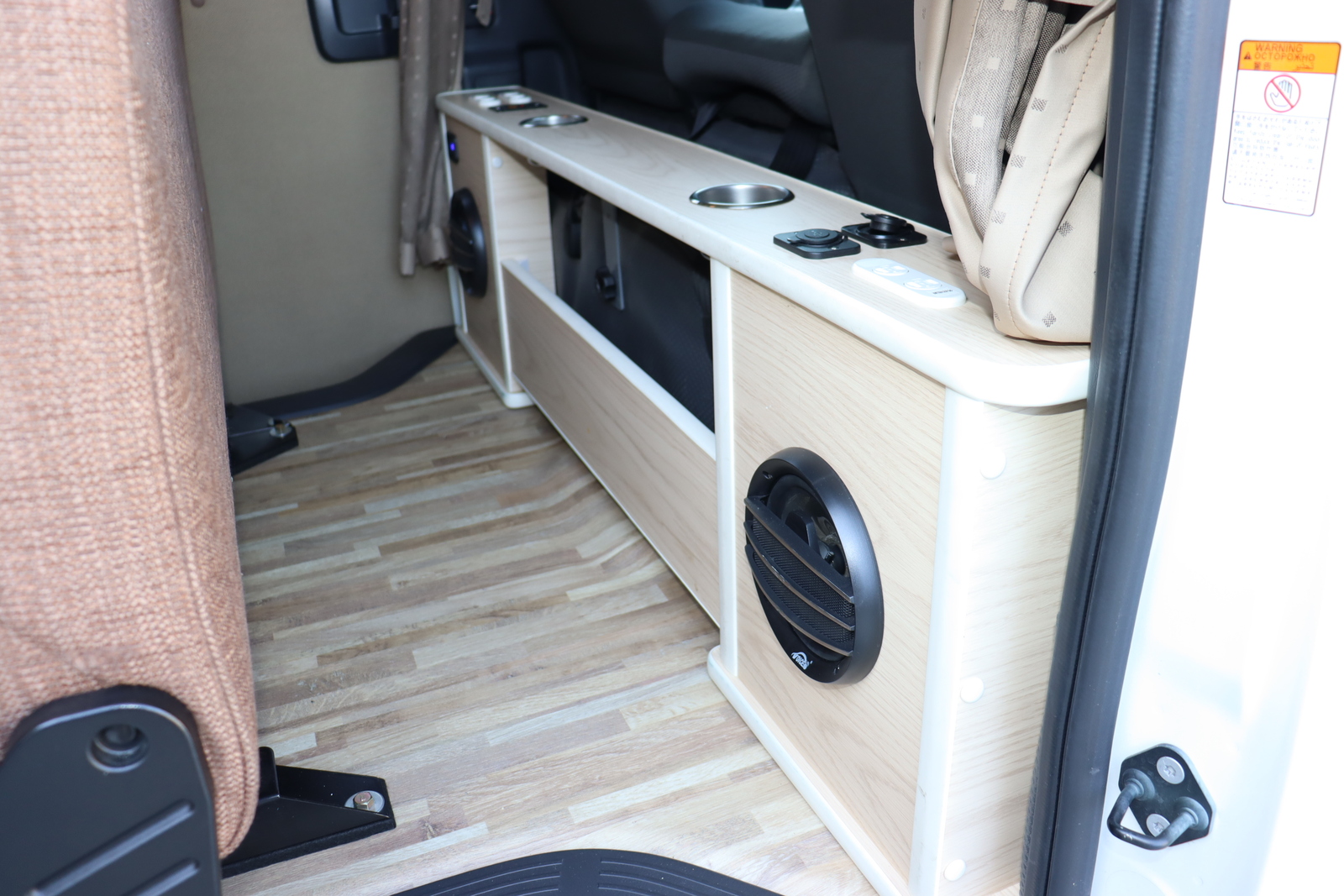 キャンピングカー バンコン ﾊｲｴｰｽ ｸﾗﾌﾄﾎﾞｯｸｽ製  1500Wｲﾝﾊﾞｰﾀｰ