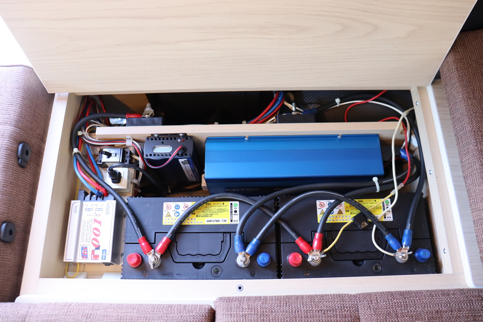 キャンピングカー バンコン ﾊｲｴｰｽ ｸﾗﾌﾄﾎﾞｯｸｽ製  1500Wｲﾝﾊﾞｰﾀｰ