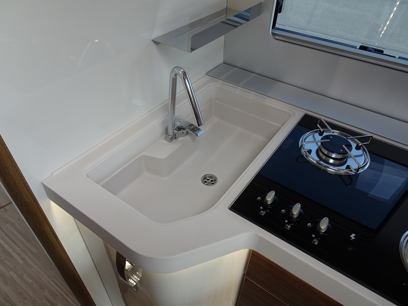 キャンピングカー バスコン ﾃﾞｭｶ ﾓｰﾋﾞﾙｳﾞｪｯﾀ Kﾖｯﾄﾃｸﾉﾗｲﾝ86新車