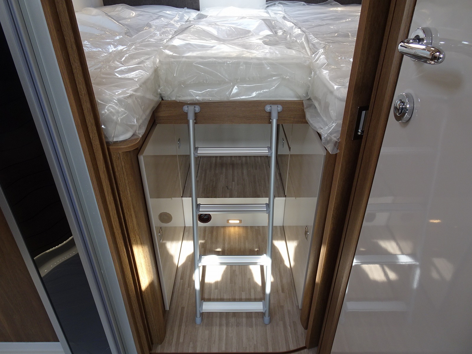 キャンピングカー バスコン ﾃﾞｭｶ ﾓｰﾋﾞﾙｳﾞｪｯﾀ Kﾖｯﾄﾃｸﾉﾗｲﾝ86新車