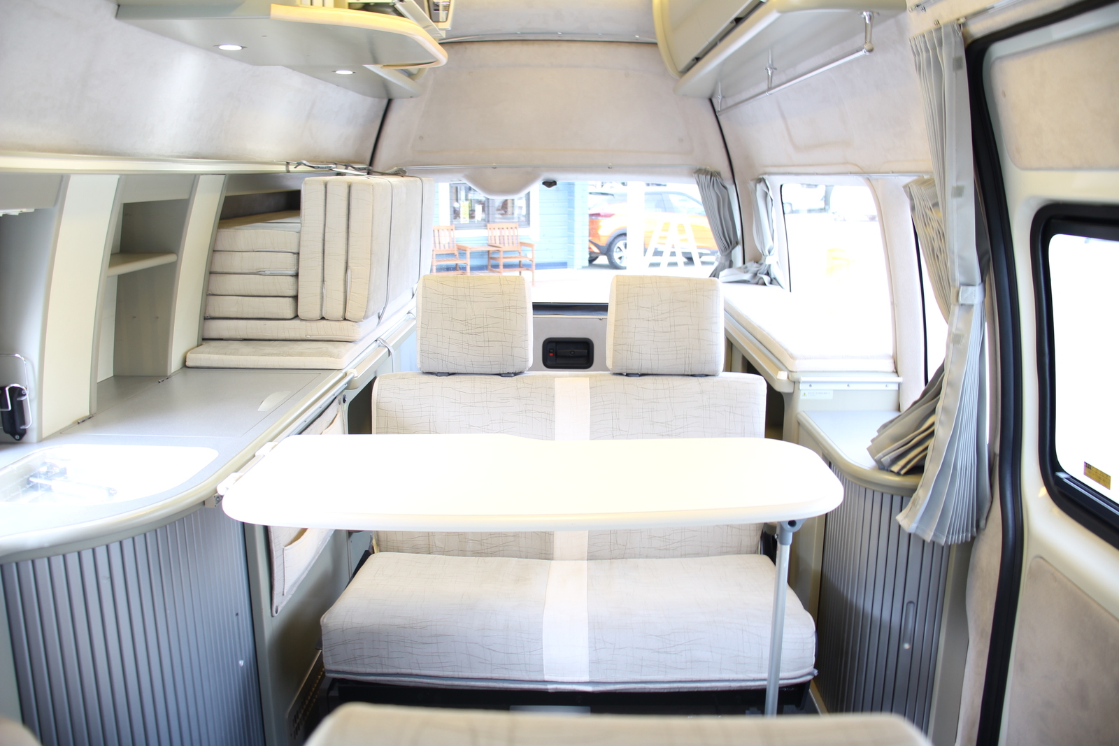 キャンピングカー バンコン ﾊｲｴｰｽ ﾎﾜｲﾄﾊｳｽ ｺﾝﾊﾟｽﾄﾞﾙｸ　FFﾋｰﾀｰ