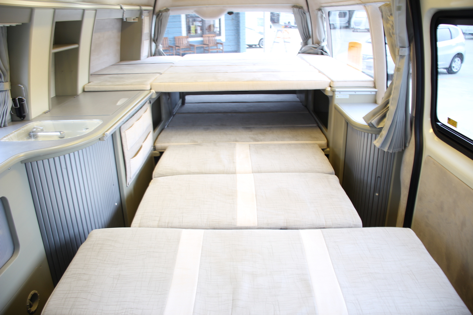 キャンピングカー バンコン ﾊｲｴｰｽ ﾎﾜｲﾄﾊｳｽ ｺﾝﾊﾟｽﾄﾞﾙｸ　FFﾋｰﾀｰ