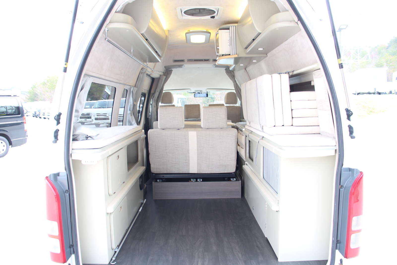 キャンピングカー バンコン ﾊｲｴｰｽ ﾎﾜｲﾄﾊｳｽ ｺﾝﾊﾟｽﾄﾞﾙｸ　FFﾋｰﾀｰ