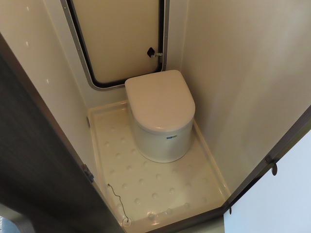 キャンピングカー キャブコン ｶﾑﾛｰﾄﾞ 東和 ｳﾞｫｰﾝﾉｲﾝR2B　家庭用ｴｱｺﾝ