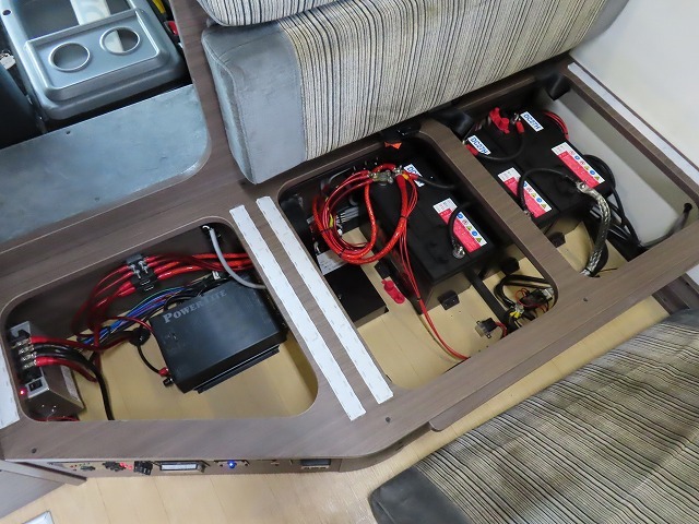 キャンピングカー キャブコン ｶﾑﾛｰﾄﾞ 東和 ｳﾞｫｰﾝﾉｲﾝR2B　家庭用ｴｱｺﾝ