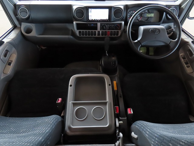 キャンピングカー キャブコン ｶﾑﾛｰﾄﾞ 東和 ｳﾞｫｰﾝﾉｲﾝR2B　家庭用ｴｱｺﾝ