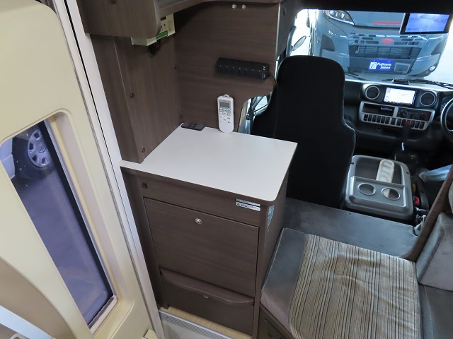 キャンピングカー キャブコン ｶﾑﾛｰﾄﾞ 東和 ｳﾞｫｰﾝﾉｲﾝR2B　家庭用ｴｱｺﾝ