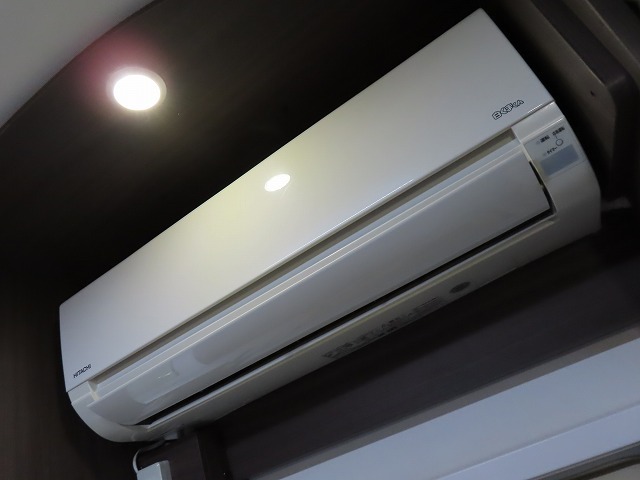 キャンピングカー キャブコン ｶﾑﾛｰﾄﾞ 東和 ｳﾞｫｰﾝﾉｲﾝR2B　家庭用ｴｱｺﾝ