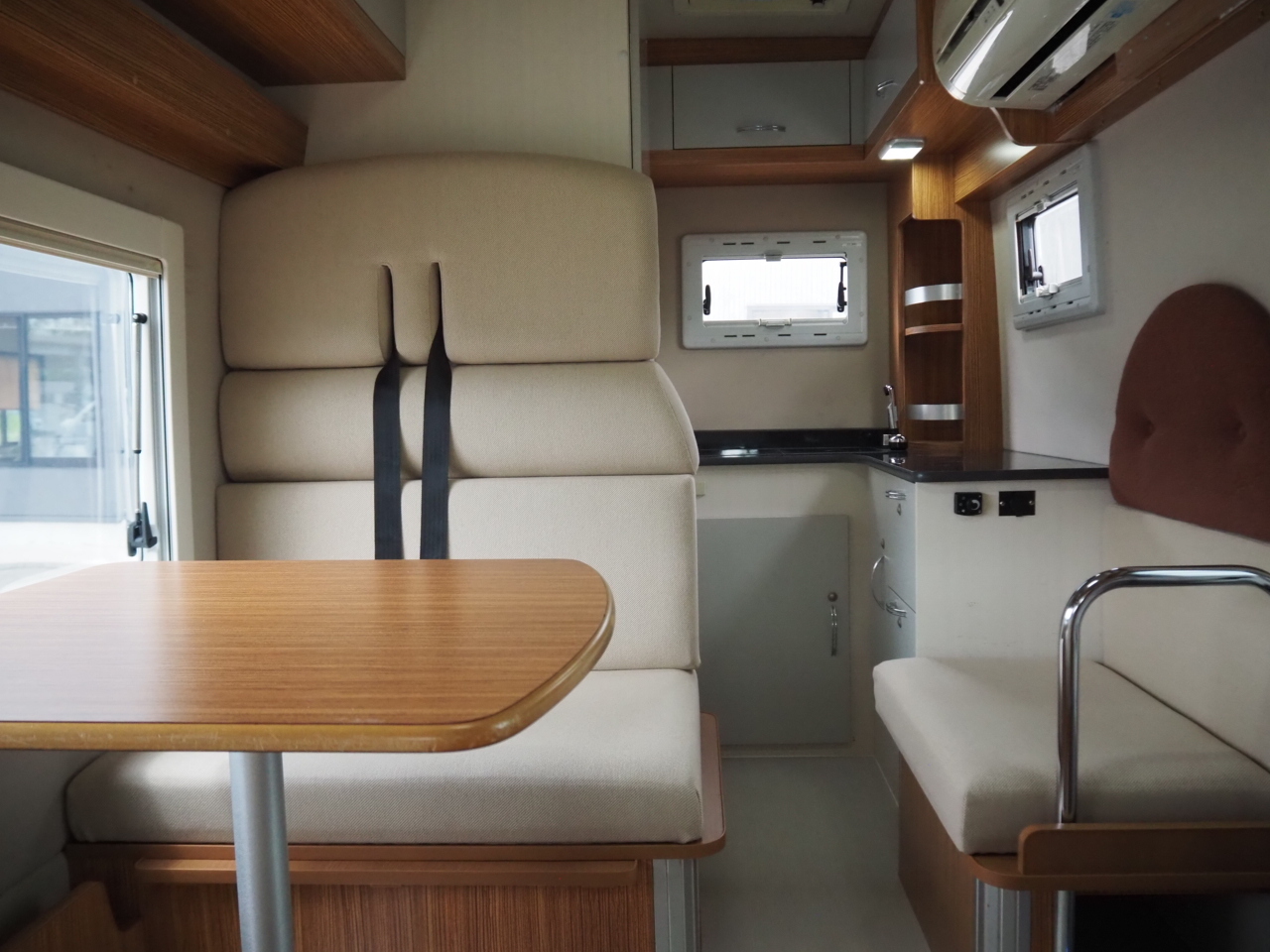 キャンピングカー キャブコン ﾎﾞﾝｺﾞ ﾛｰﾀｽRV ﾏﾝﾎﾞｳｲﾌﾞ 4WD 