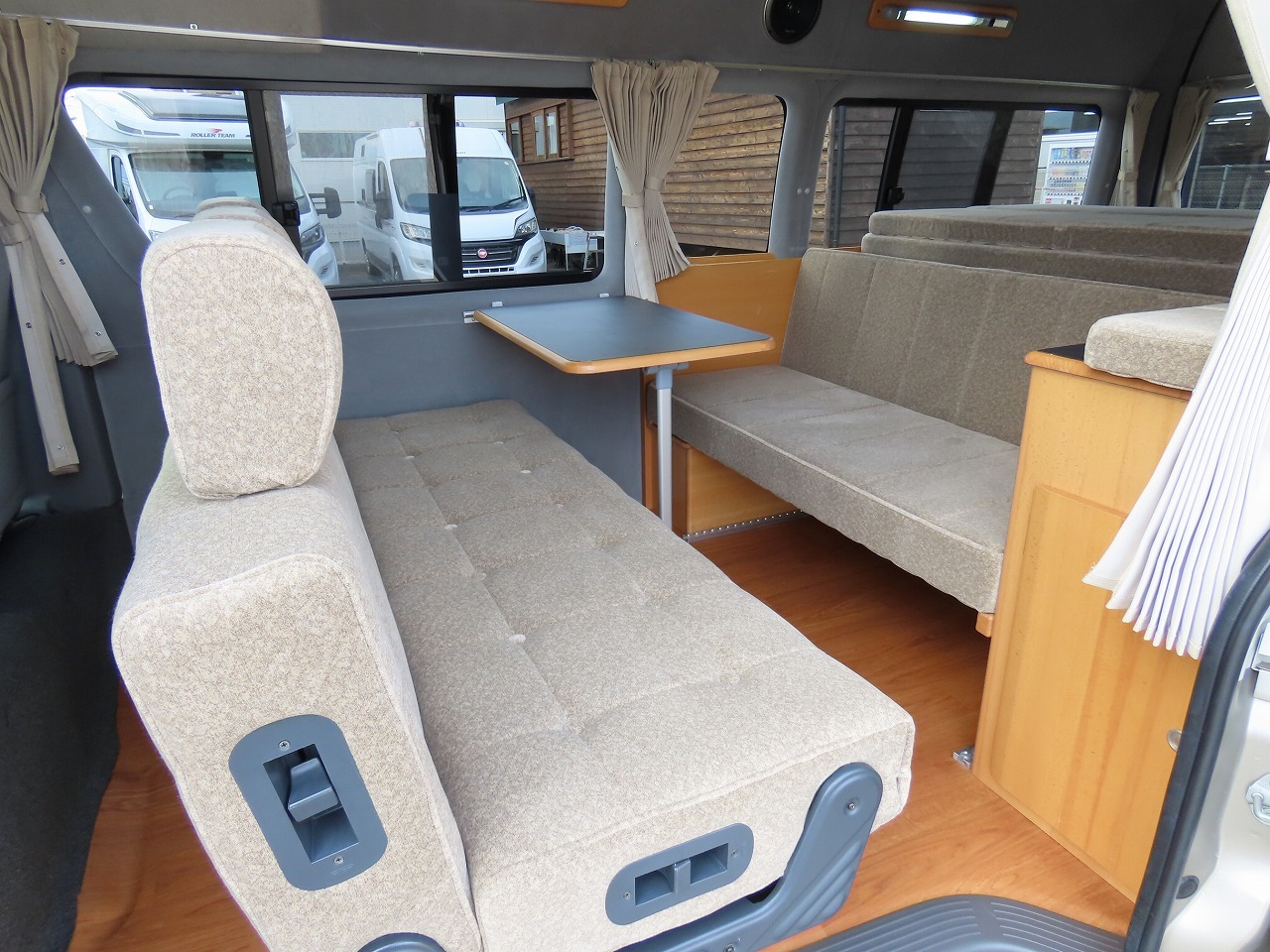 キャンピングカー バンコン ﾊｲｴｰｽ ﾄｲﾌｧｸﾄﾘｰ ﾄｲｽﾞﾎﾞｯｸｽ 4WD