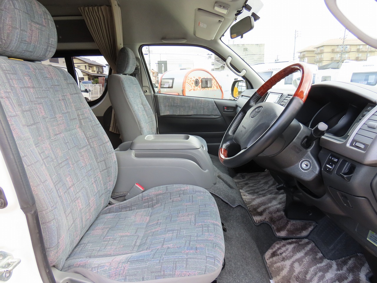 キャンピングカー バンコン ﾊｲｴｰｽ ﾄｲﾌｧｸﾄﾘｰ ﾄｲｽﾞﾎﾞｯｸｽ 4WD