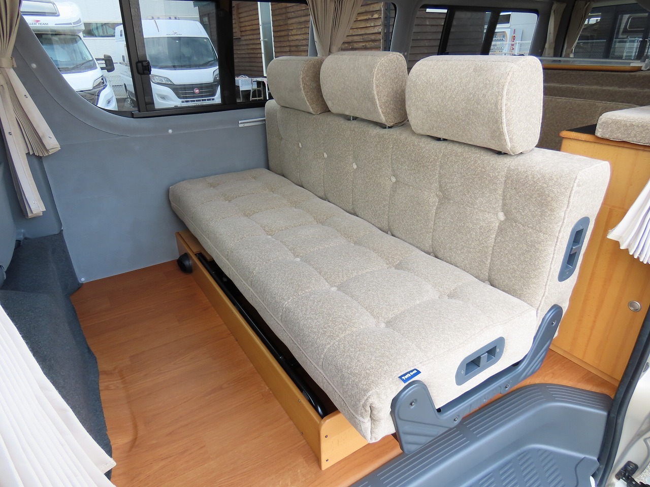 キャンピングカー バンコン ﾊｲｴｰｽ ﾄｲﾌｧｸﾄﾘｰ ﾄｲｽﾞﾎﾞｯｸｽ 4WD