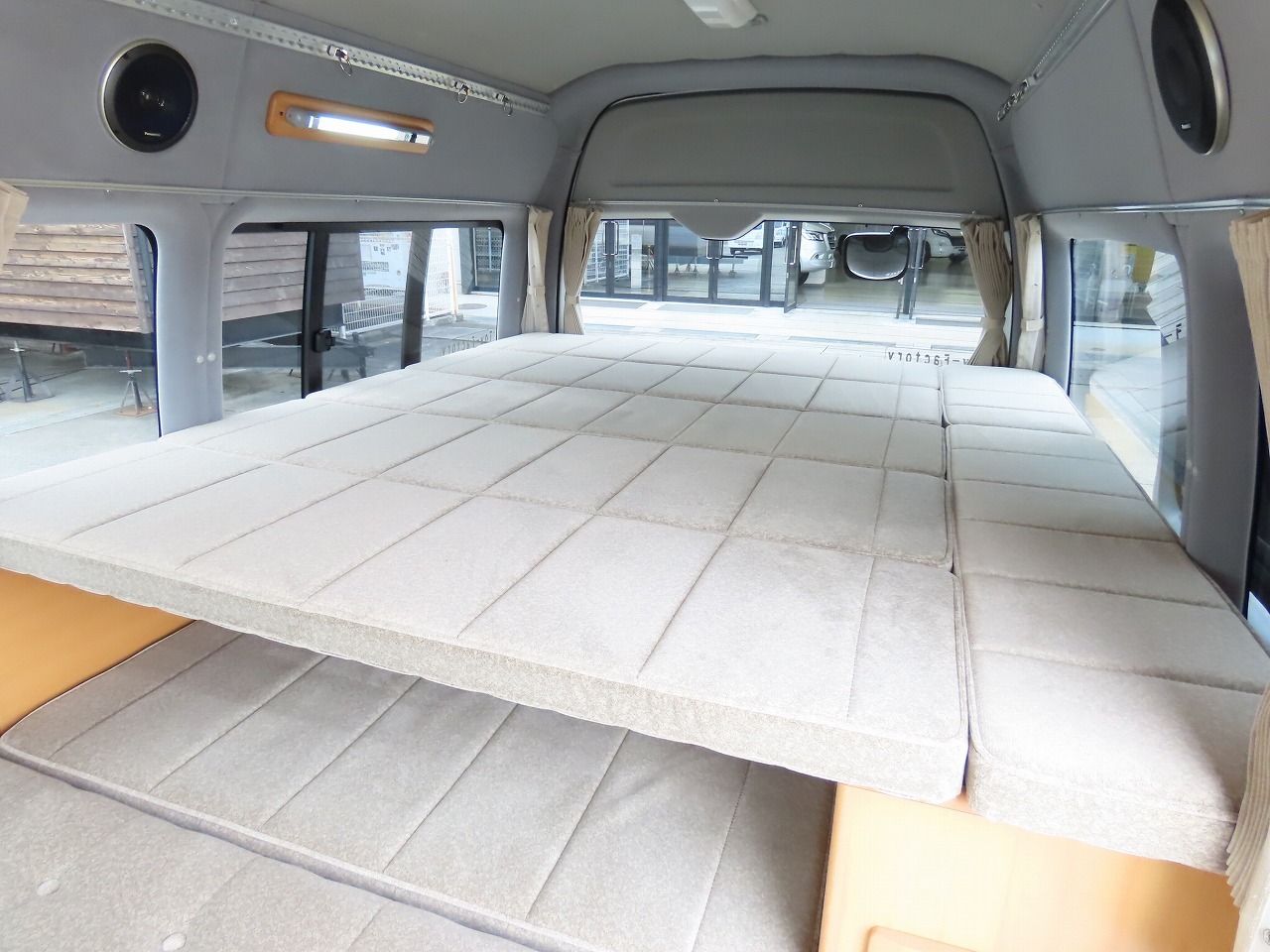 キャンピングカー バンコン ﾊｲｴｰｽ ﾄｲﾌｧｸﾄﾘｰ ﾄｲｽﾞﾎﾞｯｸｽ 4WD