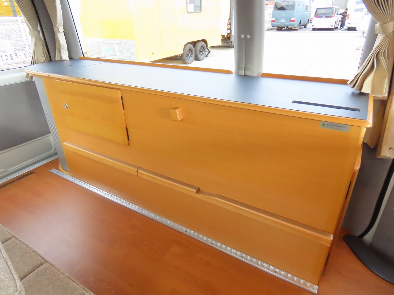 キャンピングカー バンコン ﾊｲｴｰｽ ﾄｲﾌｧｸﾄﾘｰ ﾄｲｽﾞﾎﾞｯｸｽ 4WD