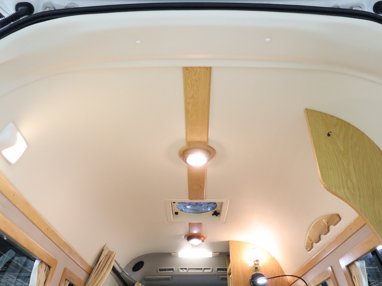 キャンピングカー バンコン ﾊｲｴｰｽ ｶﾄｰﾓｰﾀｰ ﾛﾝｸﾞﾄﾚｲﾝ 4WD　FF