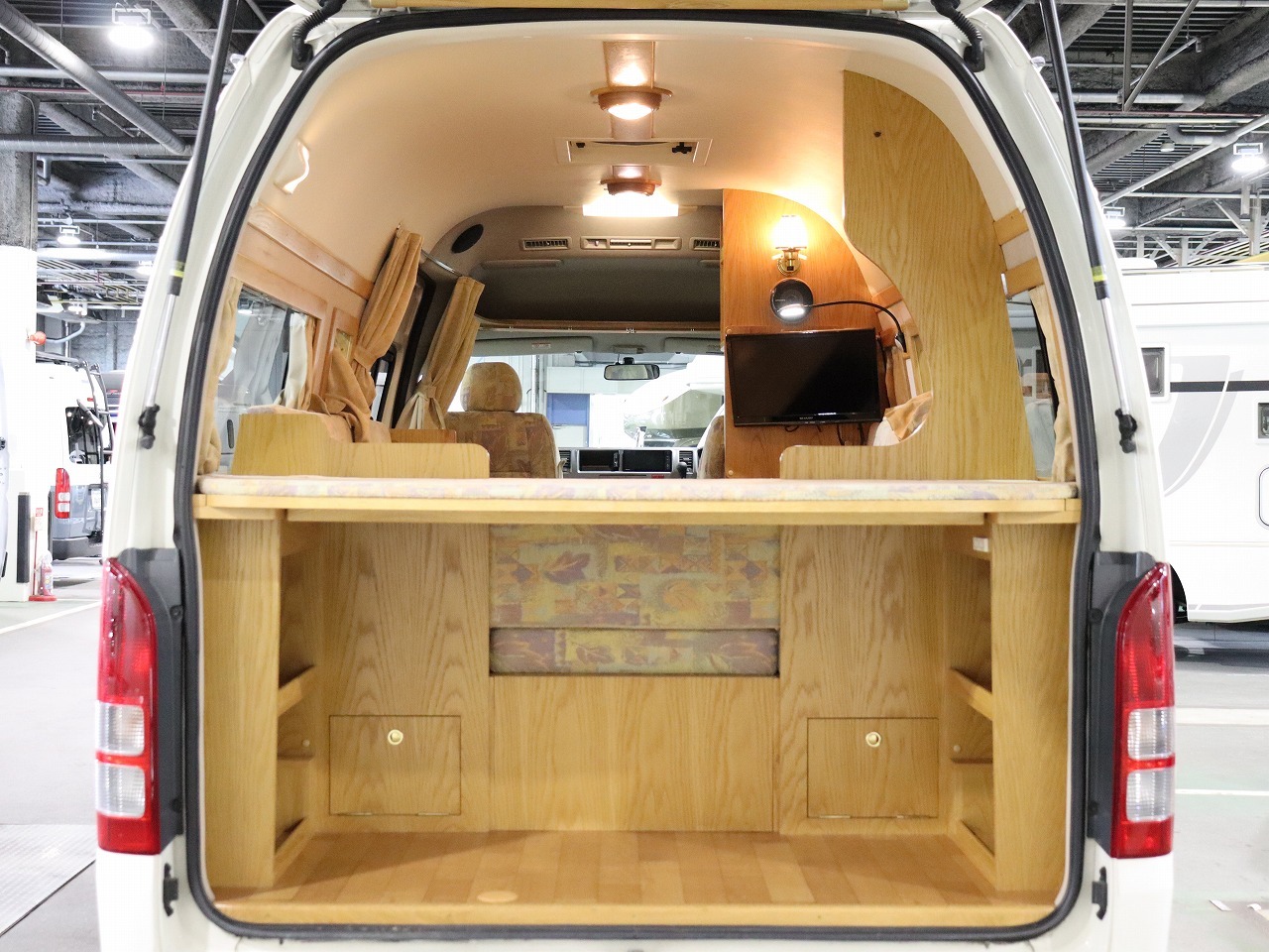 キャンピングカー バンコン ﾊｲｴｰｽ ｶﾄｰﾓｰﾀｰ ﾛﾝｸﾞﾄﾚｲﾝ 4WD　FF