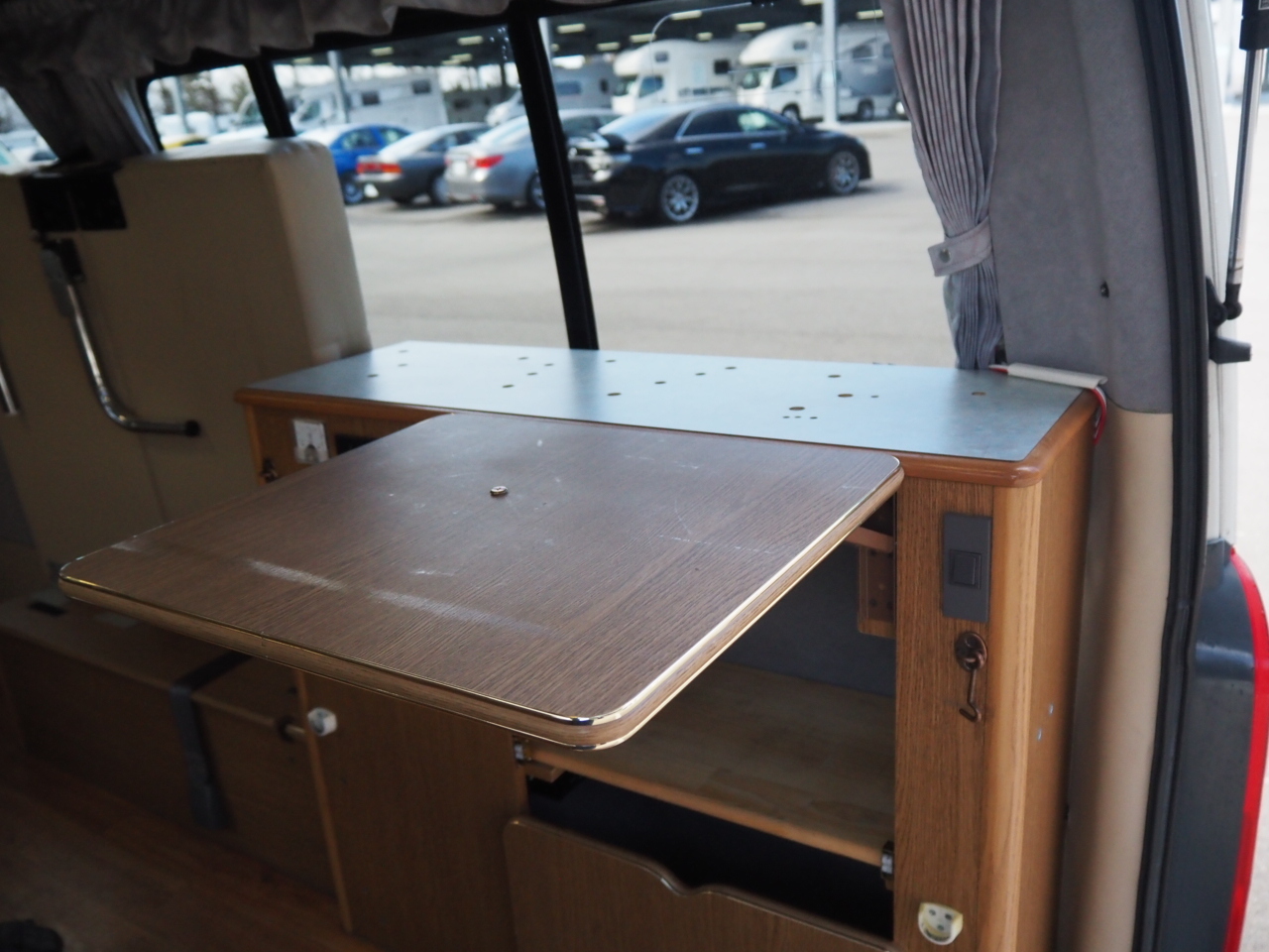 キャンピングカー バンコン ﾊｲｴｰｽ ﾚｸﾋﾞｨ ｻﾗｲ 4WD FFﾋｰﾀｰ 