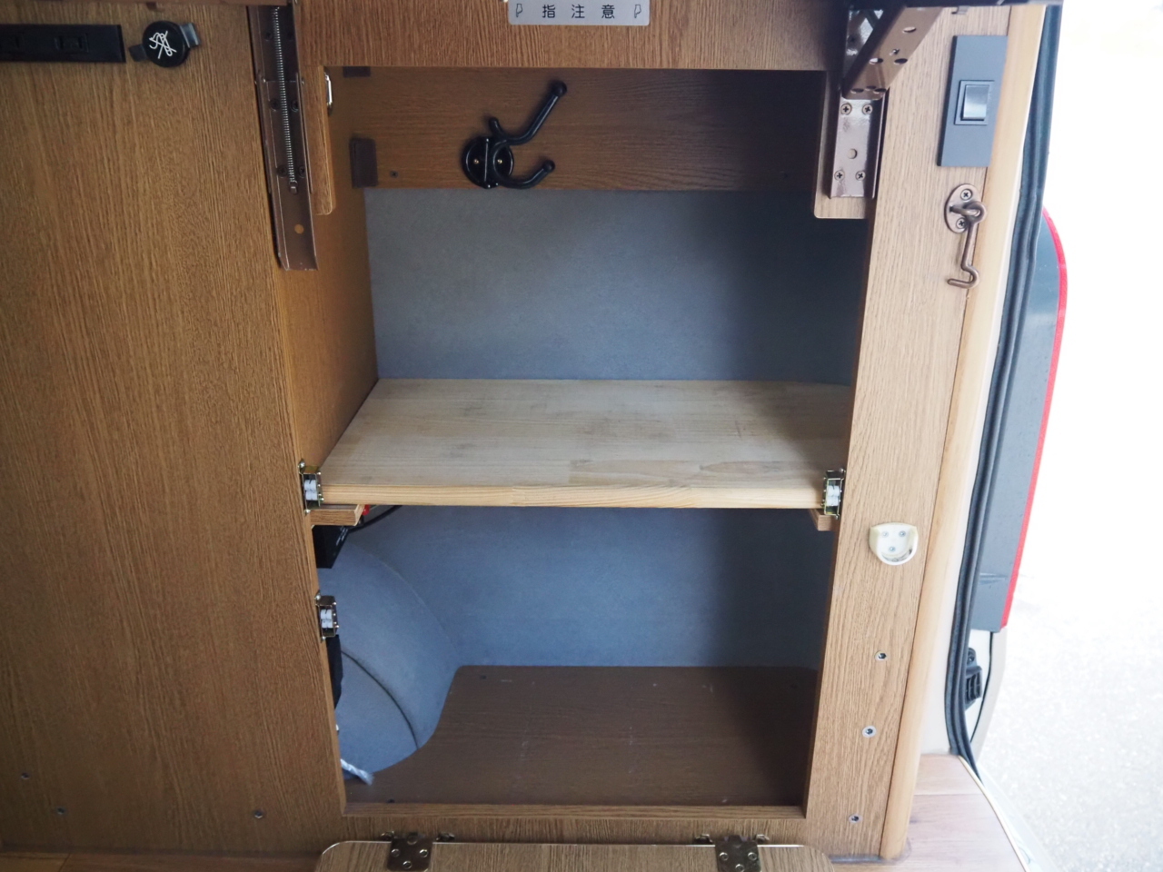 キャンピングカー バンコン ﾊｲｴｰｽ ﾚｸﾋﾞｨ ｻﾗｲ 4WD FFﾋｰﾀｰ 