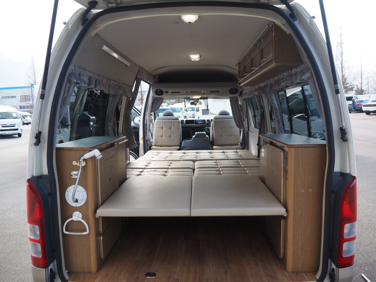 キャンピングカー バンコン ﾊｲｴｰｽ ﾚｸﾋﾞｨ ｻﾗｲ 4WD FFﾋｰﾀｰ 