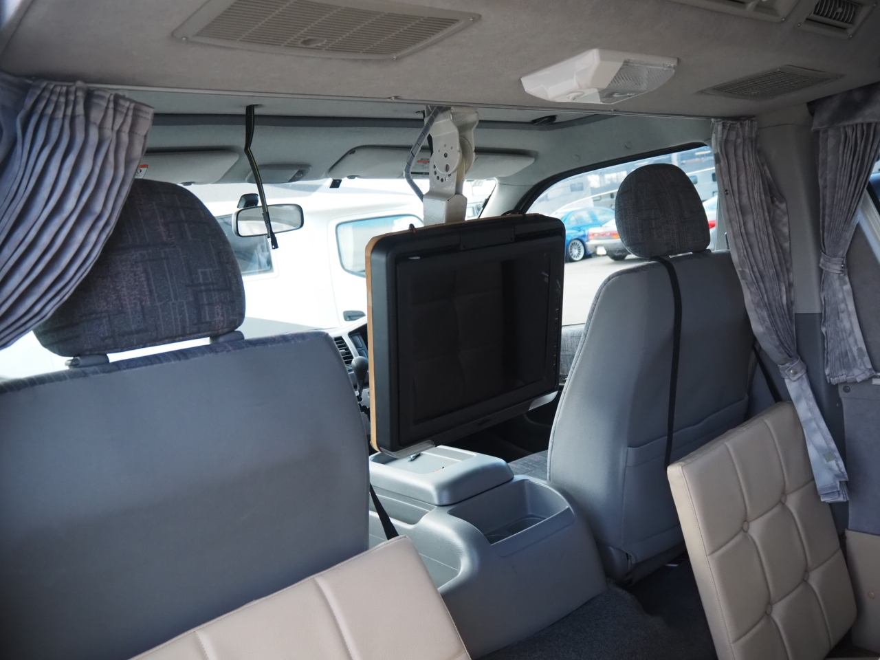 キャンピングカー バンコン ﾊｲｴｰｽ ﾚｸﾋﾞｨ ｻﾗｲ 4WD FFﾋｰﾀｰ 