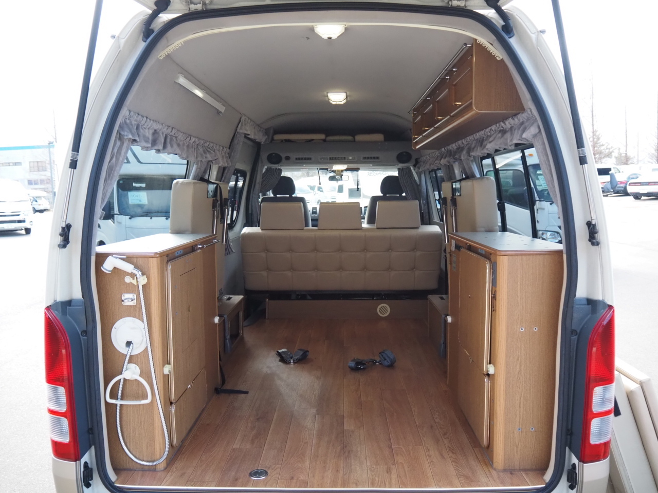 キャンピングカー バンコン ﾊｲｴｰｽ ﾚｸﾋﾞｨ ｻﾗｲ 4WD FFﾋｰﾀｰ 