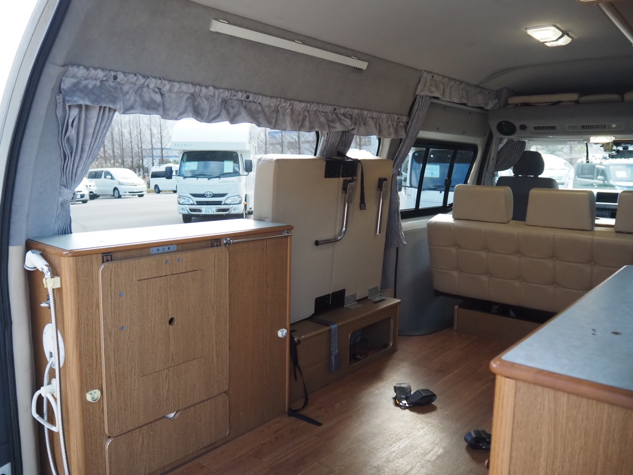 キャンピングカー バンコン ﾊｲｴｰｽ ﾚｸﾋﾞｨ ｻﾗｲ 4WD FFﾋｰﾀｰ 