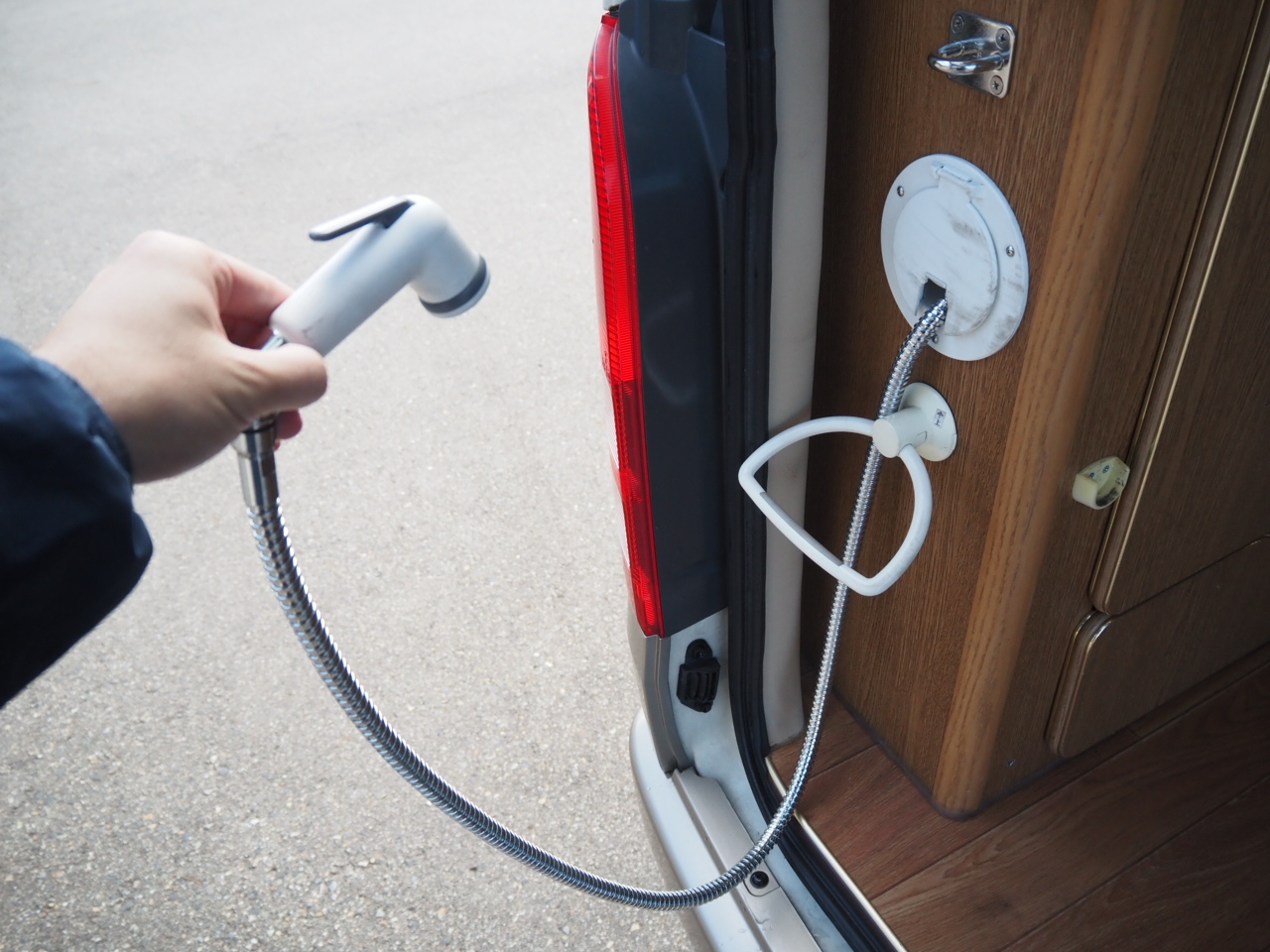 キャンピングカー バンコン ﾊｲｴｰｽ ﾚｸﾋﾞｨ ｻﾗｲ 4WD FFﾋｰﾀｰ 