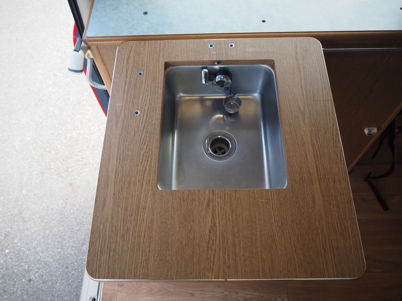 キャンピングカー バンコン ﾊｲｴｰｽ ﾚｸﾋﾞｨ ｻﾗｲ 4WD FFﾋｰﾀｰ 