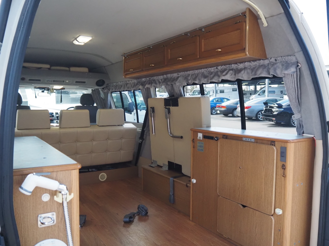 キャンピングカー バンコン ﾊｲｴｰｽ ﾚｸﾋﾞｨ ｻﾗｲ 4WD FFﾋｰﾀｰ 