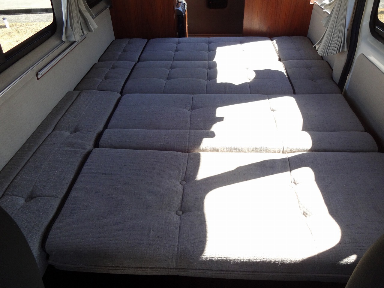 キャンピングカー バンコン ﾊｲｴｰｽ ﾋﾞｰｸﾙ ｸｯﾁｪｯﾀ　FF　展開式二段ﾍﾞｯﾄﾞ