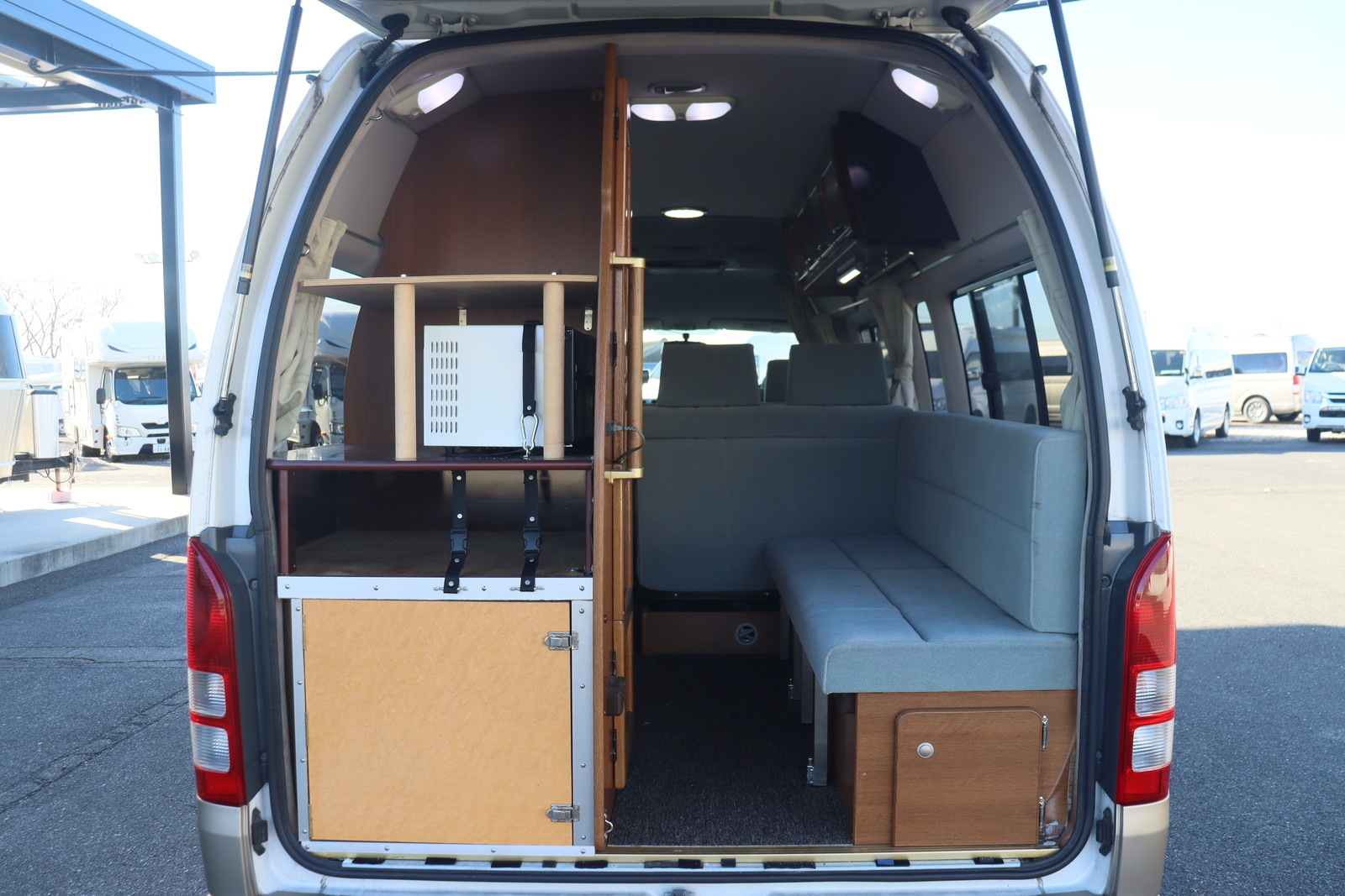 キャンピングカー バンコン ﾊｲｴｰｽ RVﾗﾝﾄﾞ ﾗﾝﾄﾞﾜｺﾞﾝ