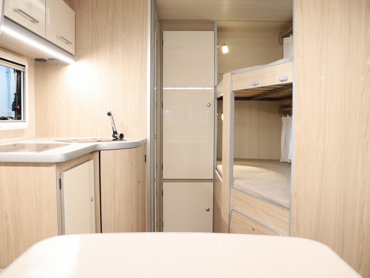 キャンピングカー トレーラー ｱｸﾛｽｶｰ　ｻﾌｧﾘ330DL　牽引免許不要　新車即納