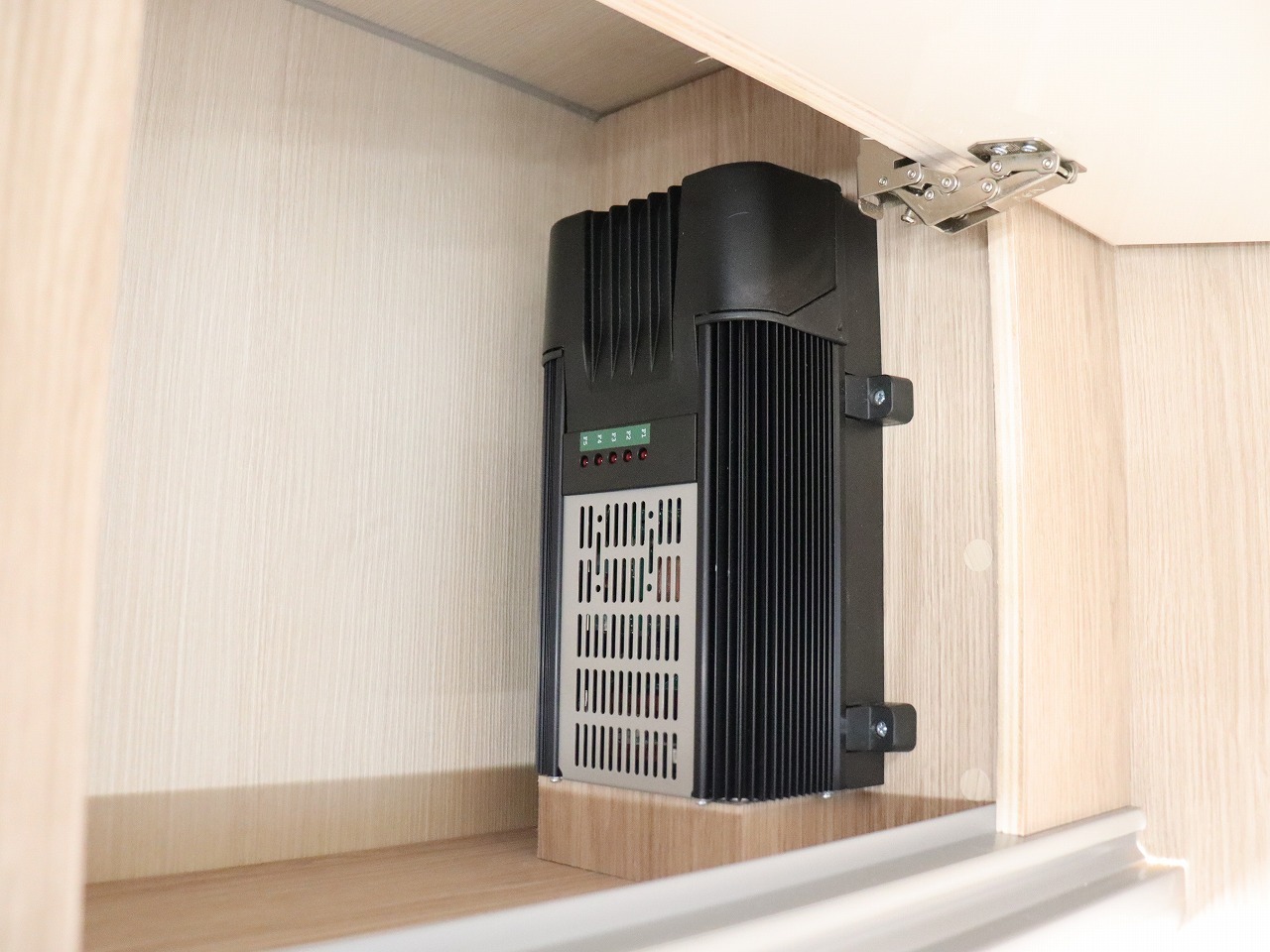 キャンピングカー トレーラー ｱｸﾛｽｶｰ　ｻﾌｧﾘ330DL　牽引免許不要　新車即納