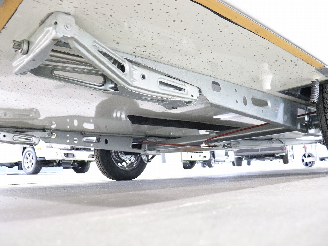 キャンピングカー トレーラー ｱｸﾛｽｶｰ　ｻﾌｧﾘ330DL　牽引免許不要　新車即納