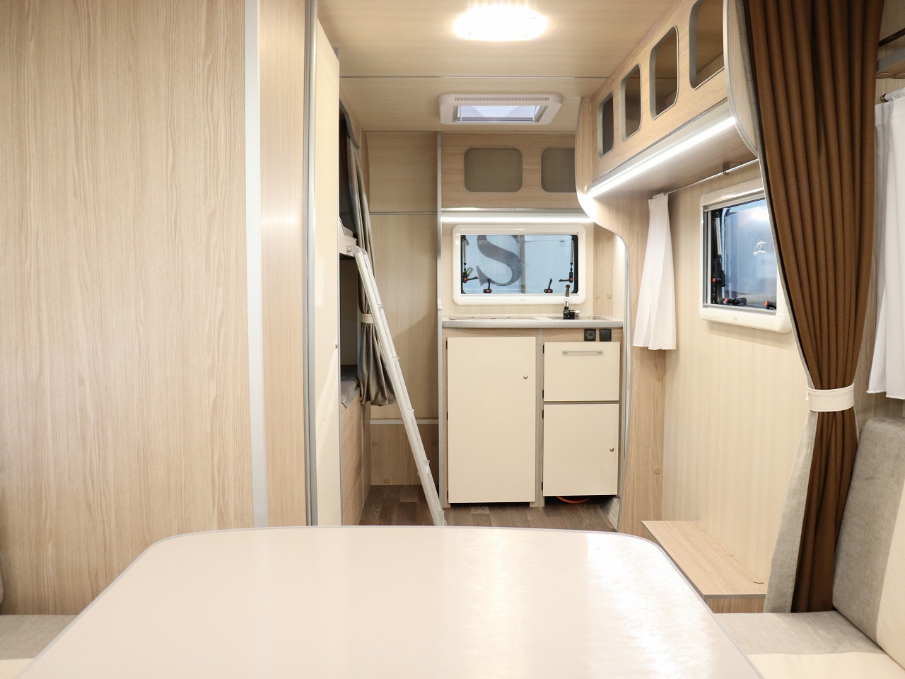 キャンピングカー トレーラー ｱｸﾛｽｶｰ　ｻﾌｧﾘ430DL　牽引免許不要