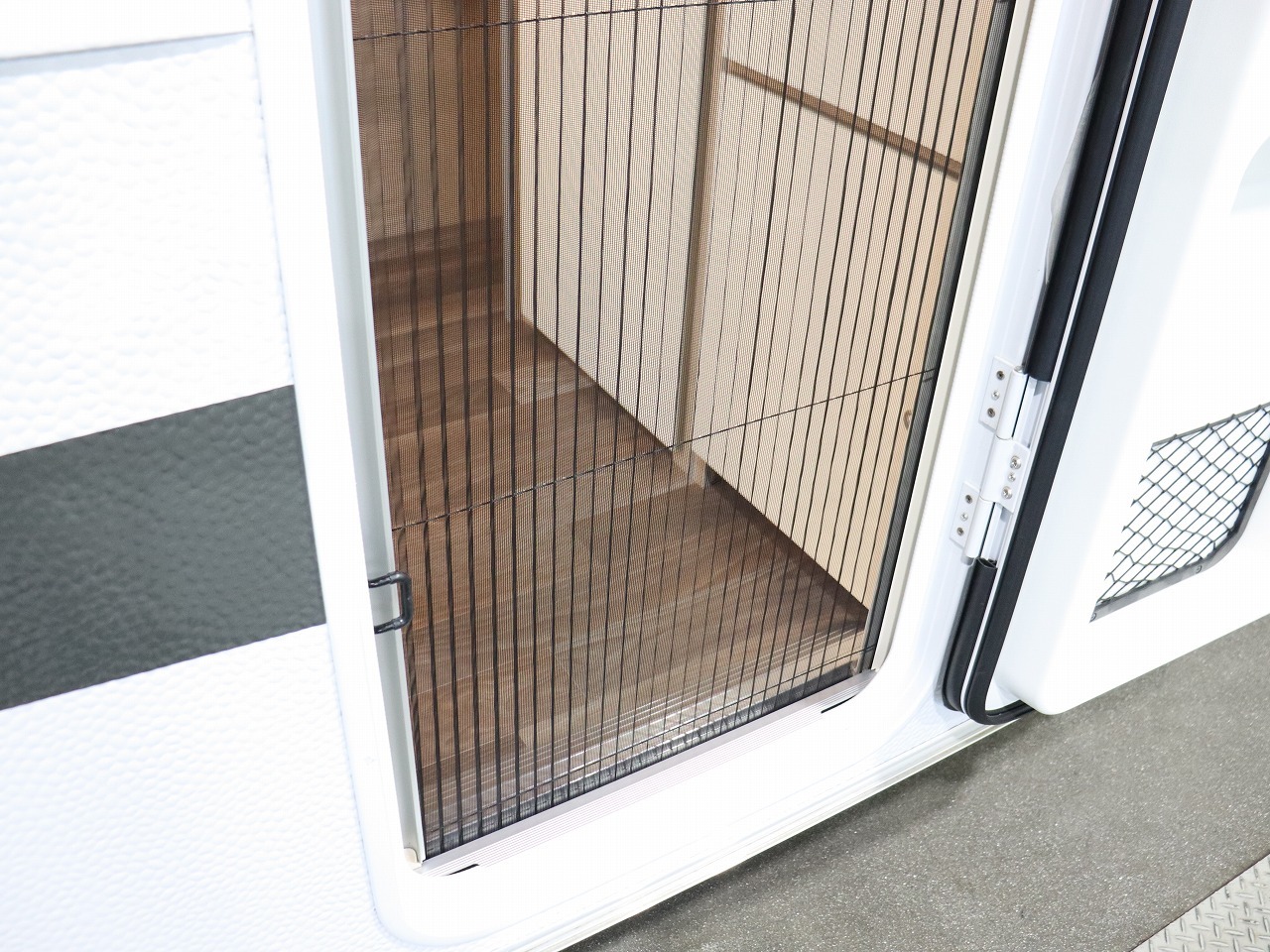 キャンピングカー トレーラー ｱｸﾛｽｶｰ　ｻﾌｧﾘ430DL　牽引免許不要