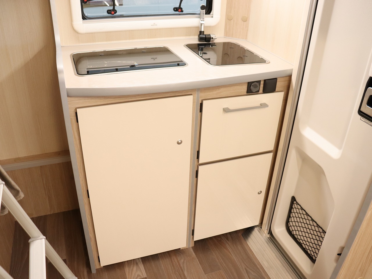 キャンピングカー トレーラー ｱｸﾛｽｶｰ　ｻﾌｧﾘ430DL　牽引免許不要