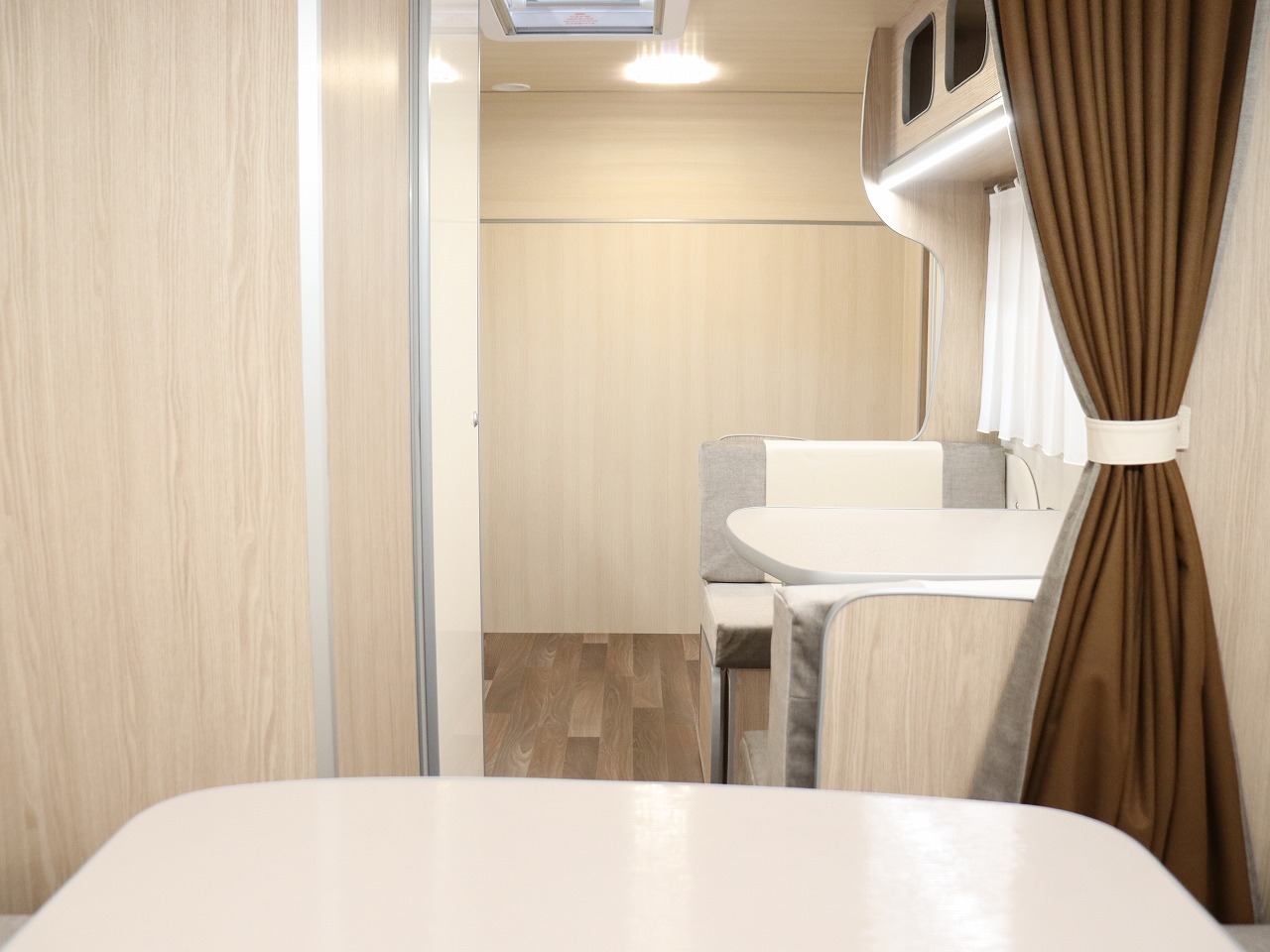 キャンピングカー トレーラー ｱｸﾛｽｶｰ　ｻﾌｧﾘ430DD　牽引免許不要　新車即納