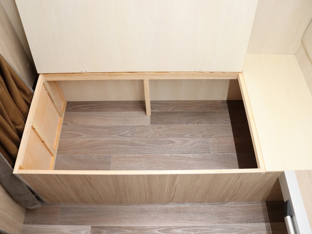 キャンピングカー トレーラー ｱｸﾛｽｶｰ　ｻﾌｧﾘ430DD　牽引免許不要　新車即納