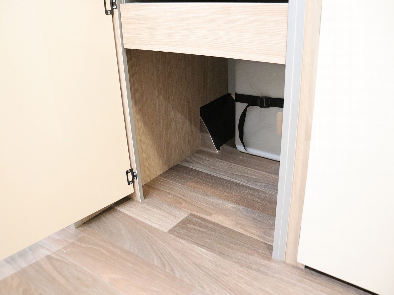 キャンピングカー トレーラー ｱｸﾛｽｶｰ　ｻﾌｧﾘ430DD　牽引免許不要　新車即納