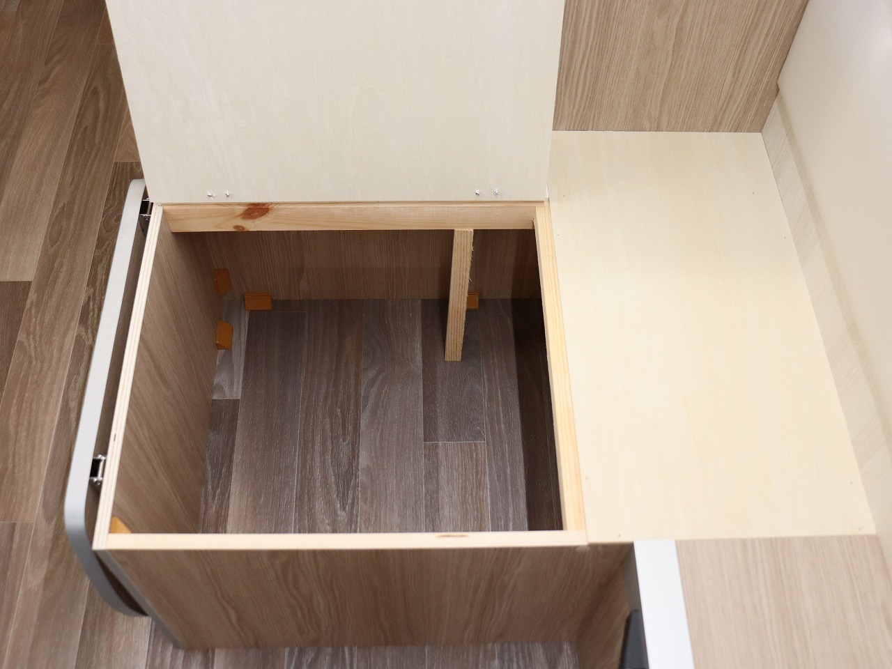 キャンピングカー トレーラー ｱｸﾛｽｶｰ　ｻﾌｧﾘ430DD　牽引免許不要　新車即納