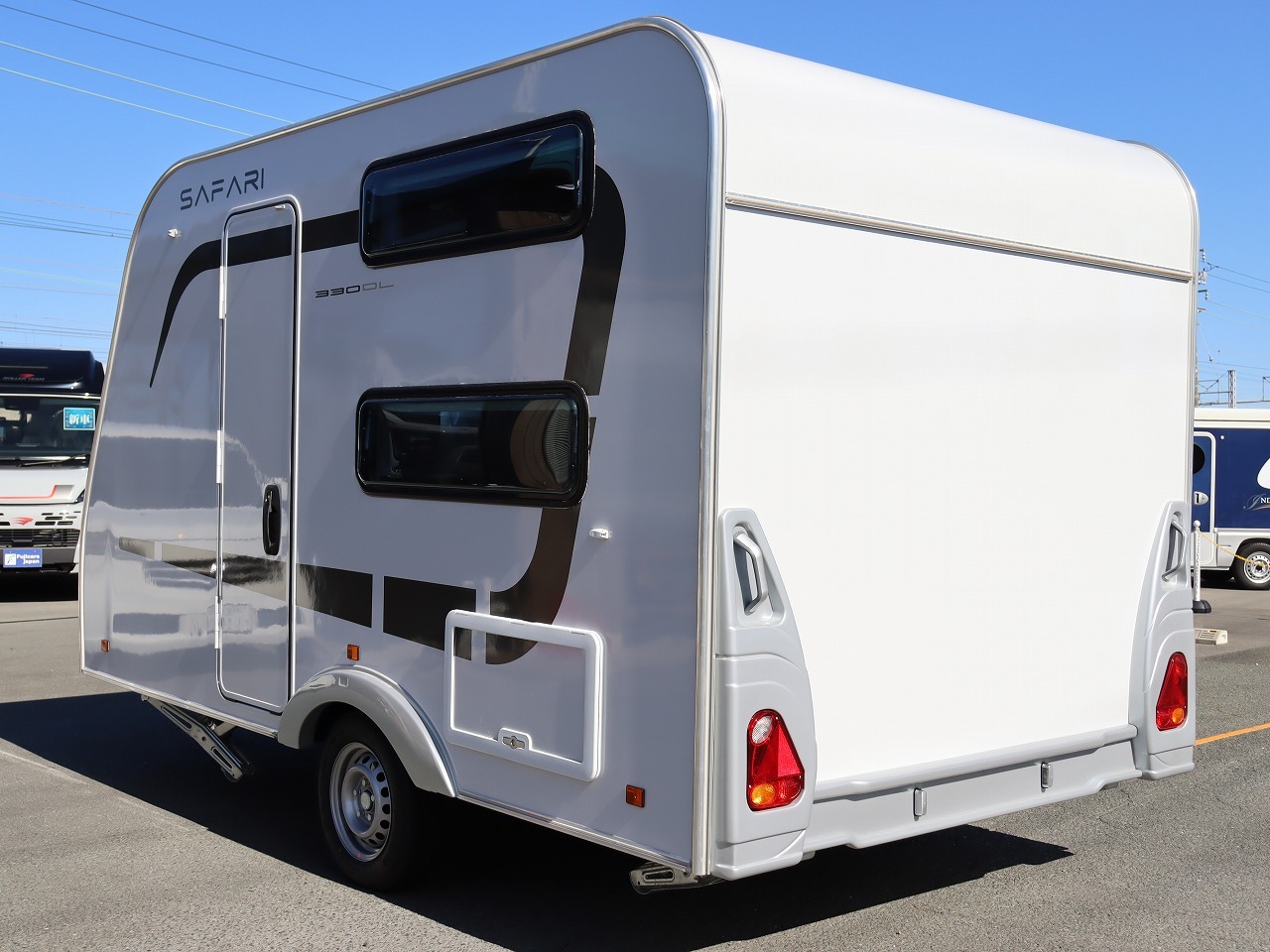 キャンピングカー トレーラー ｱｸﾛｽｶｰ ｻﾌｧﾘ330DL 新車即納