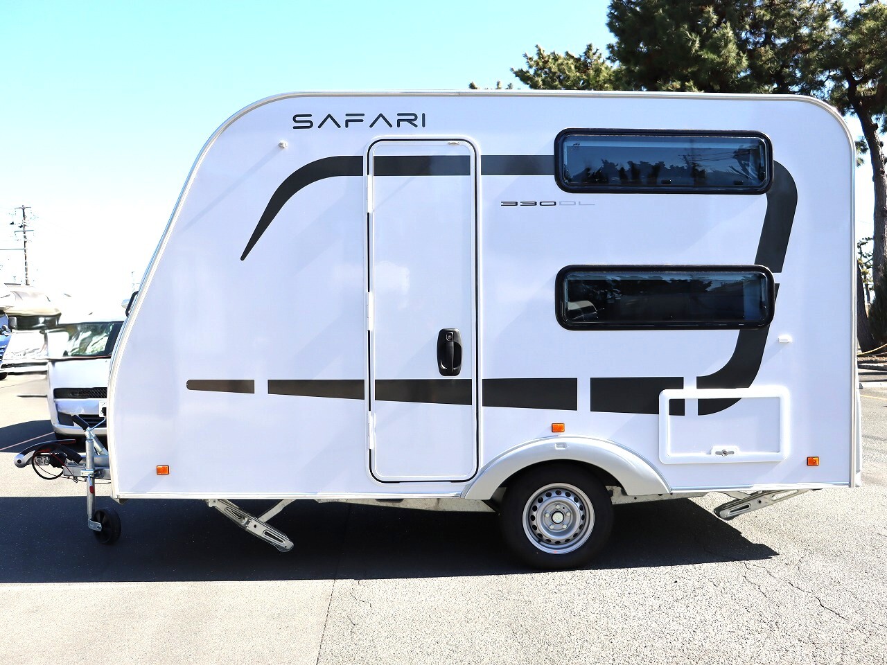 キャンピングカー トレーラー ｱｸﾛｽｶｰ ｻﾌｧﾘ330DL 新車即納