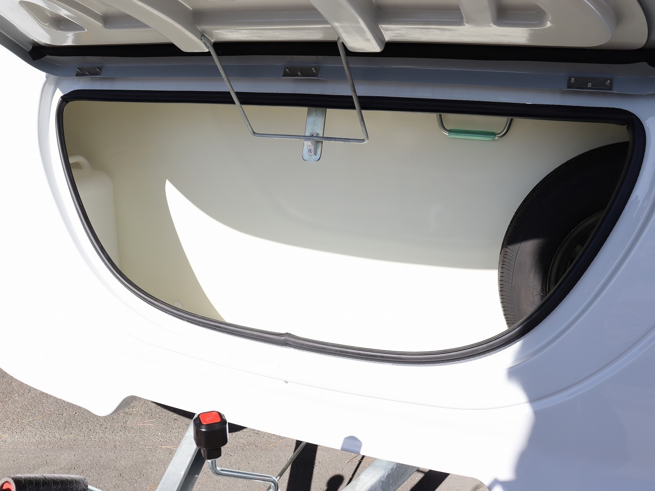 キャンピングカー トレーラー ｱｸﾛｽｶｰ ｻﾌｧﾘ330DL 新車即納