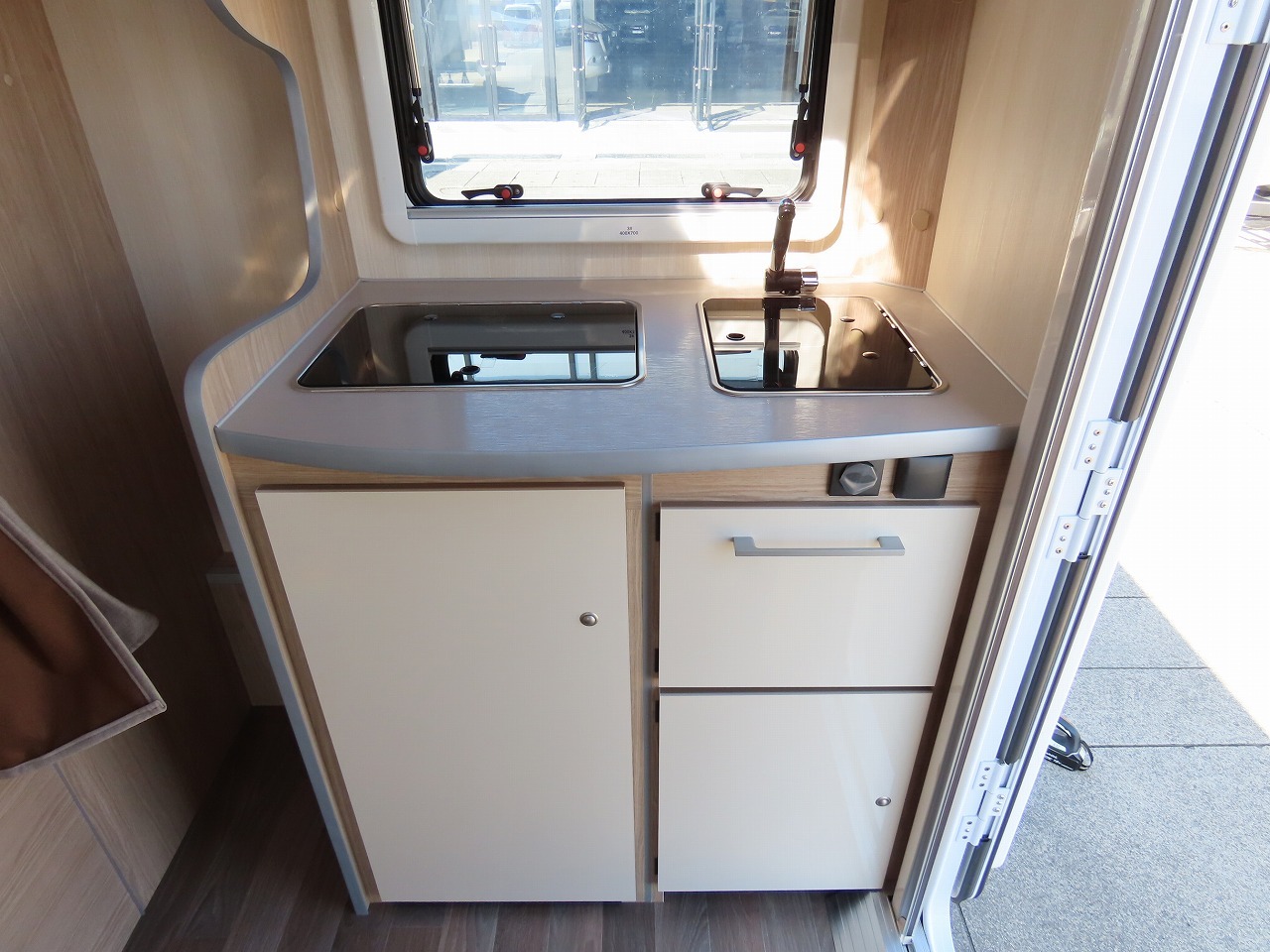 キャンピングカー トレーラー ｱｸﾛｽｶｰ　ｻﾌｧﾘ430DL　牽引免許不要 新車即納